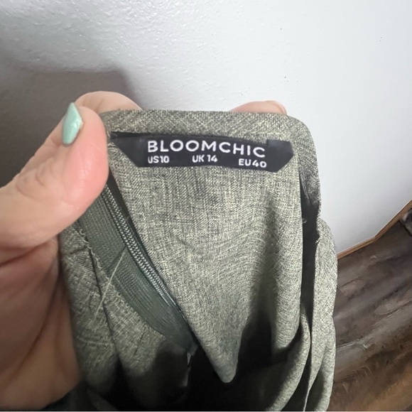 Bloom Chic Jumpsuit Short Dolan Sleeve V Neck Women 10 Green Wide Leg Smocked - Picture 11 of 12